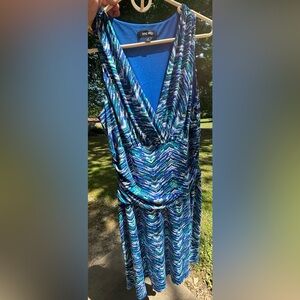 Nine West sz 16 knee length blue v-neck dress with flattering rouching detail